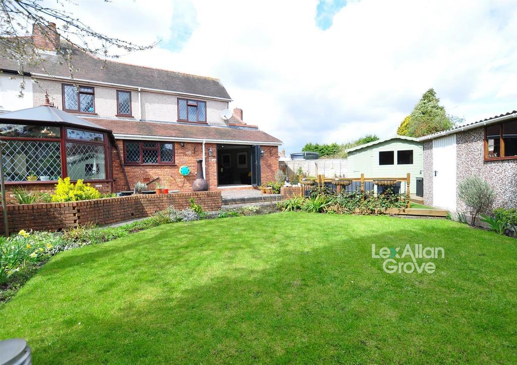Graham Road, Halesowen 3 bed semidetached house £280,000