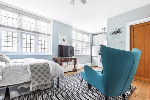 Flat 4, 29 Corkran Road, Surbiton, KT6 6PL