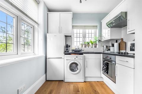 Flat 4, 29 Corkran Road, Surbiton, KT6 6PL