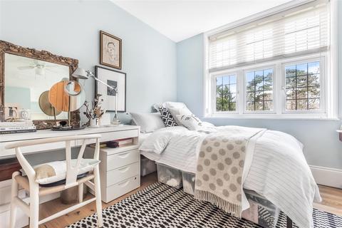 Flat 4, 29 Corkran Road, Surbiton, KT6 6PL