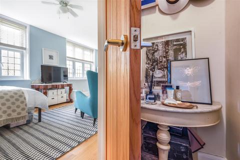 Flat 4, 29 Corkran Road, Surbiton, KT6 6PL