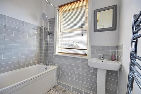 Flat 4, 7 Park Road, Bexhill-on-sea, TN39 3HY