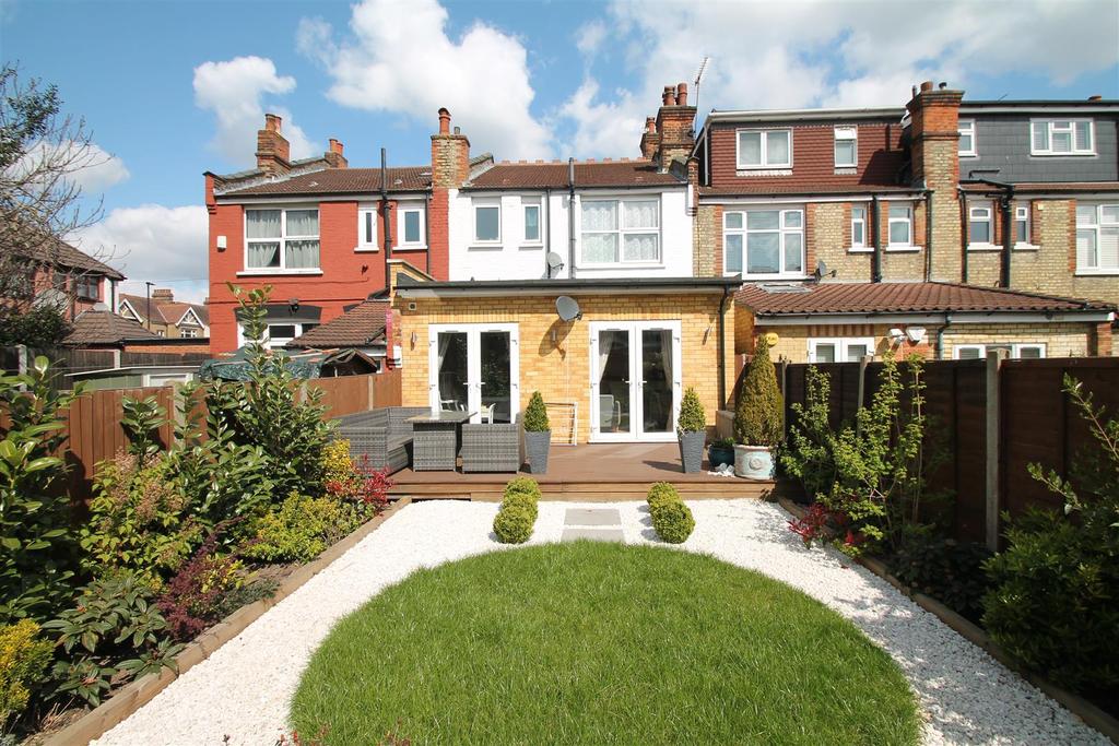 River Avenue, Palmers Green, London N13 2 bed flat £489,995