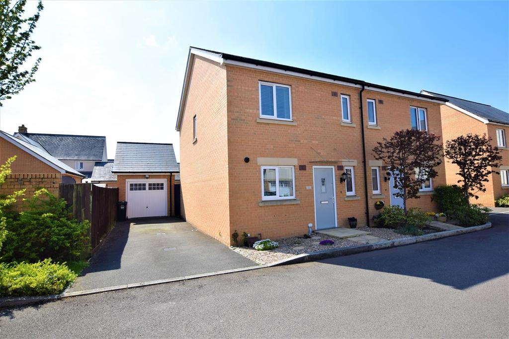 Wren Gardens, Portishead 3 bed semidetached house £339,950