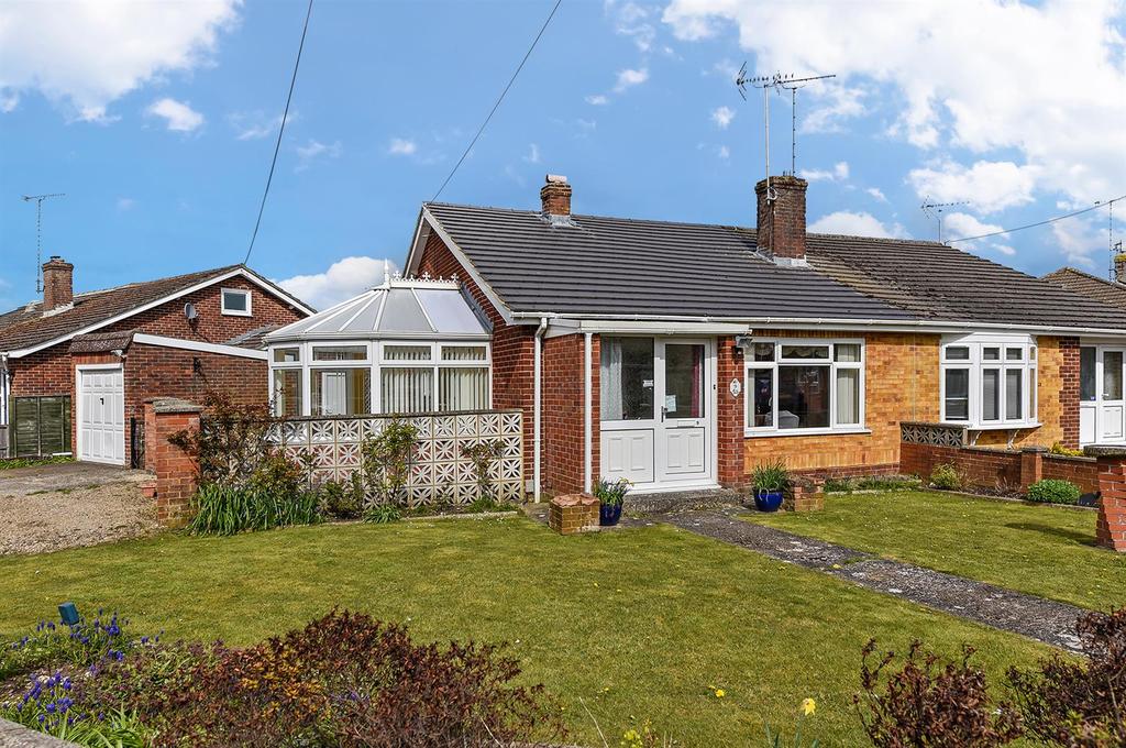 Byron Close, Ludgershall, Andover 2 bed semidetached bungalow £285,000