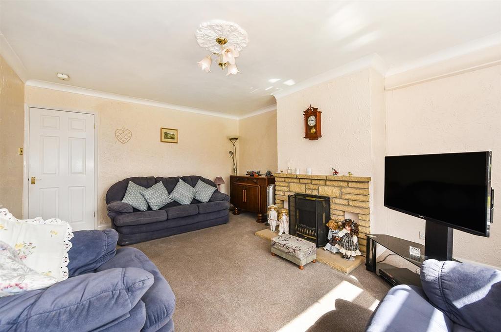 Byron Close, Ludgershall, Andover 2 bed semidetached bungalow £285,000