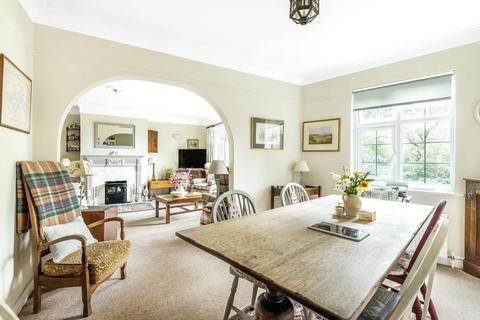 12 Imber Close, Esher, KT10 8EB