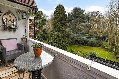 12 Imber Close, Esher, KT10 8EB