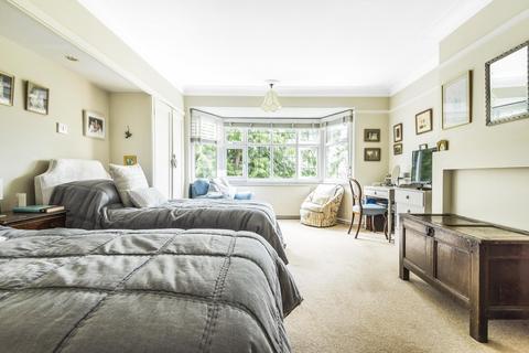 12 Imber Close, Esher, KT10 8EB