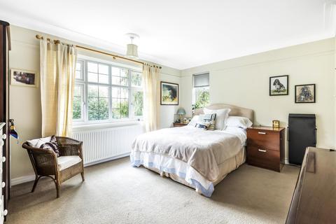 12 Imber Close, Esher, KT10 8EB