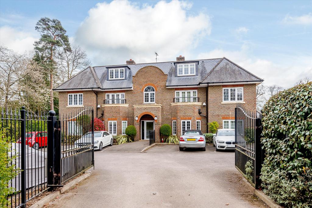 Alderbourne, St. Georges Lane, Ascot, Berkshire, Sl5 2 Bed Flat - £465,000