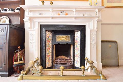 38 Castleton Road, London, E17 4AR