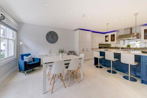 7 Codrington Mews, London, W11 2EH