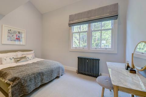 7 Codrington Mews, London, W11 2EH
