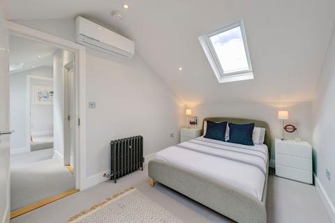 7 Codrington Mews, London, W11 2EH