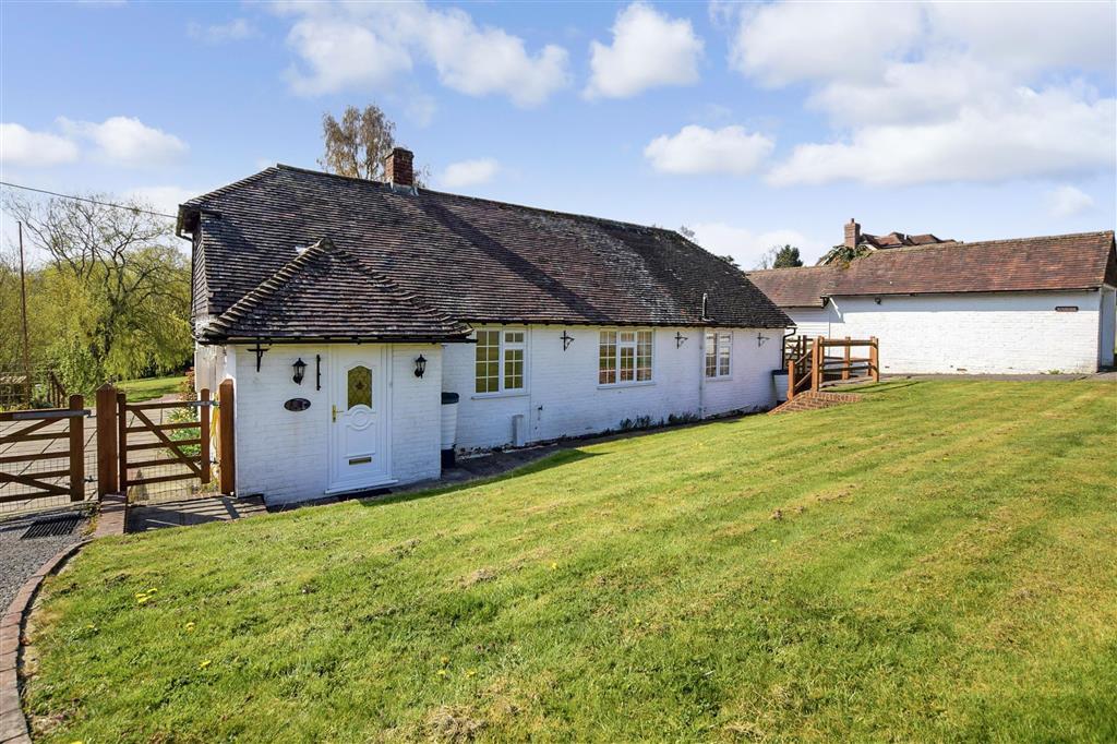 Hawkhurst Court, Wisborough Green, West Sussex 2 bed detached bungalow