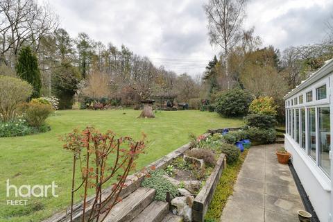 4 Beacon Hill Road, Ewshot, Farnham, GU10 5BY