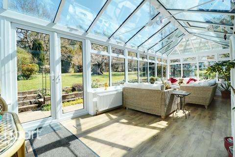4 Beacon Hill Road, Ewshot, Farnham, GU10 5BY