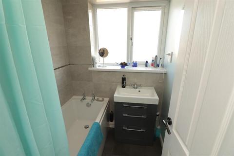 27 Kingscote, Yate, Bristol, BS37 8YB