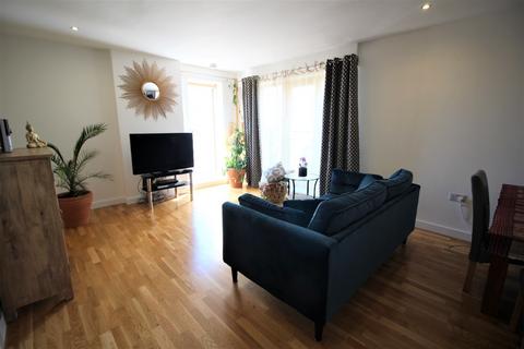 2 bedroom flat to rent, St Johns Gardens, Bury, BL9