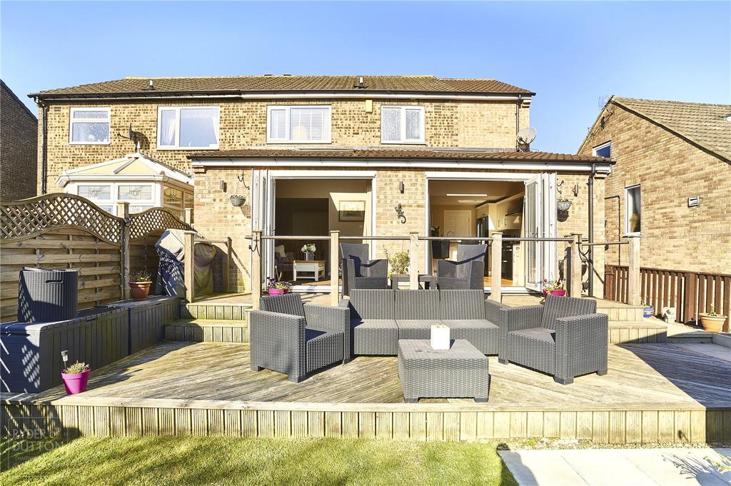 Banks Road, Golcar, Huddersfield, HD7 4 bed semidetached house £315,000