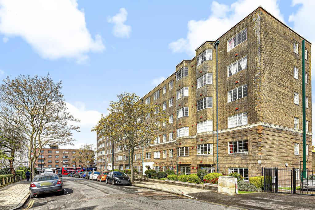 Streatham Hill, Streatham Hill 2 bed flat for sale £350,000