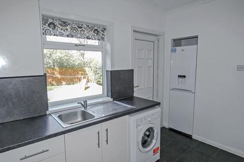 3 bedroom semi-detached house to rent - Raeburn Gardens, Gateshead, Tyne and Wear, NE9 5NT