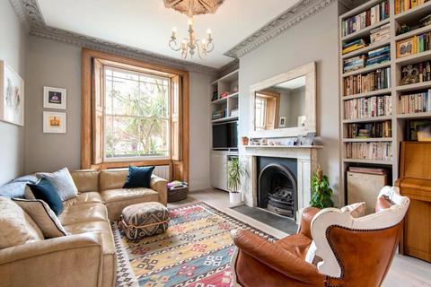 2 bedroom flat for sale - Albert Street, Camden, London, NW1