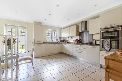 18 Halcyon Close, Oxshott, Leatherhead, KT22 0HA