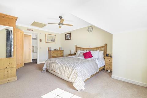18 Halcyon Close, Oxshott, Leatherhead, KT22 0HA