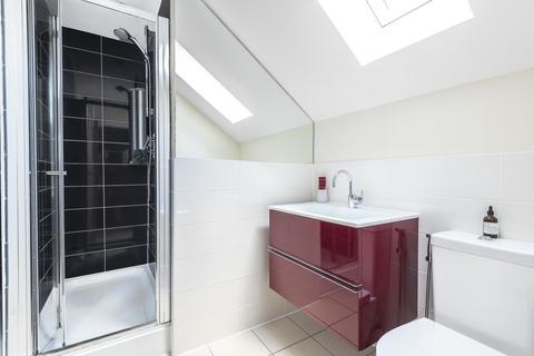 18 Halcyon Close, Oxshott, Leatherhead, KT22 0HA