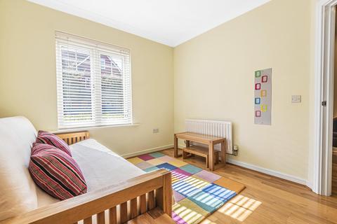 18 Halcyon Close, Oxshott, Leatherhead, KT22 0HA