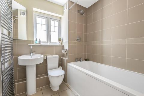 18 Halcyon Close, Oxshott, Leatherhead, KT22 0HA