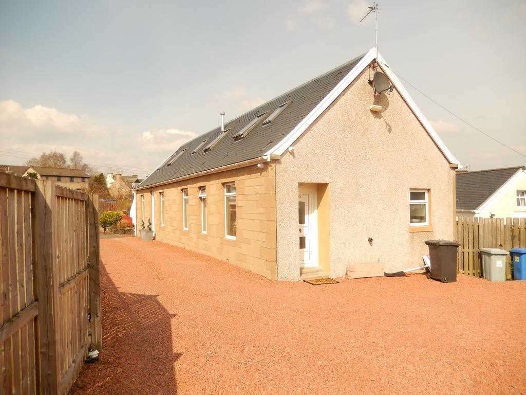 New Trows Road, Lesmahagow ML11 4 bed semidetached house £880 pcm (£203 pw)