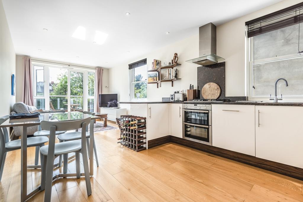 Graham Road Wimbledon SW19 2 bed apartment £1,800 pcm (£415 pw)