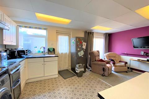 46 Chestnut Close, Hayes, UB3 1JG