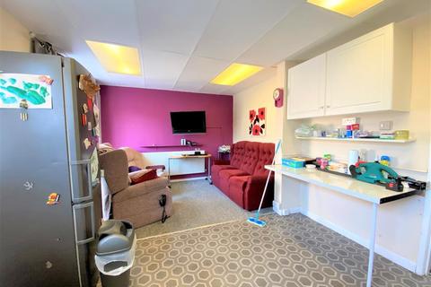46 Chestnut Close, Hayes, UB3 1JG