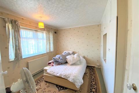 46 Chestnut Close, Hayes, UB3 1JG