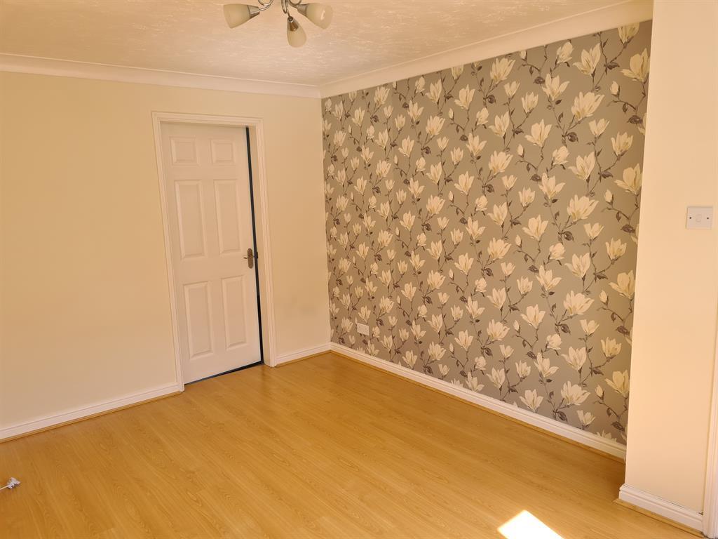 Roman Way, Warfield, Bracknell, RG42 7UT 2 bed terraced house £1,150