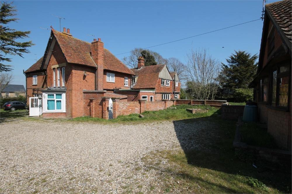 Walton Road, KirbyleSoken, FrintononSea, Essex, CO13 0DB Property