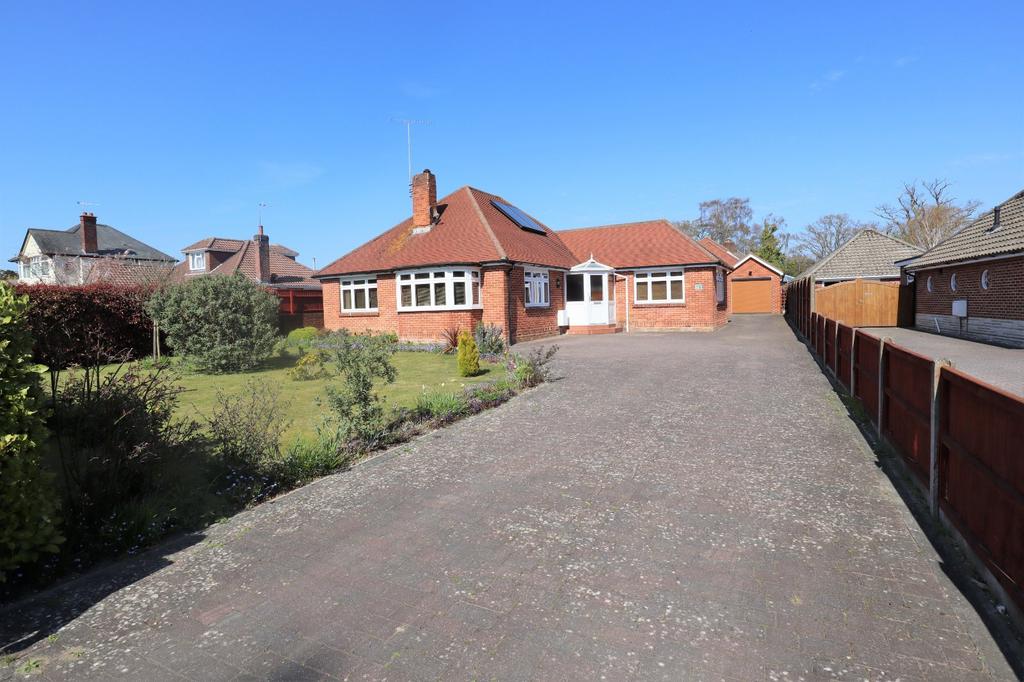Lower Blandford Road, Broadstone, BH18 4 bed bungalow £550,000