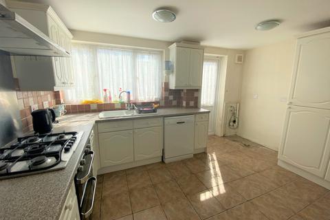 82 Bay Road, Bracknell, RG12 2NG