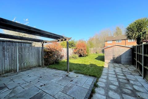 82 Bay Road, Bracknell, RG12 2NG