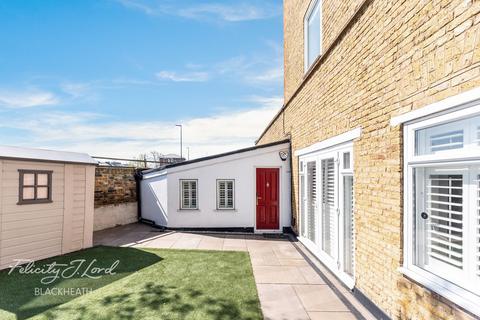 25a Delacourt Road, London, SE3 8XA
