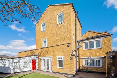 25a Delacourt Road, London, SE3 8XA