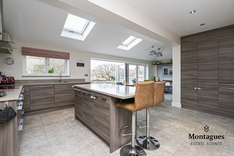 6 Oak Road, Epping, CM16 5DJ