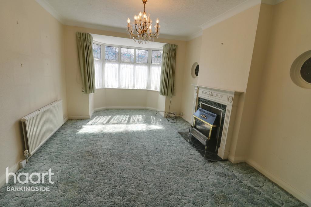Oakleafe Gardens, Barkingside 2 bed detached bungalow £550,000