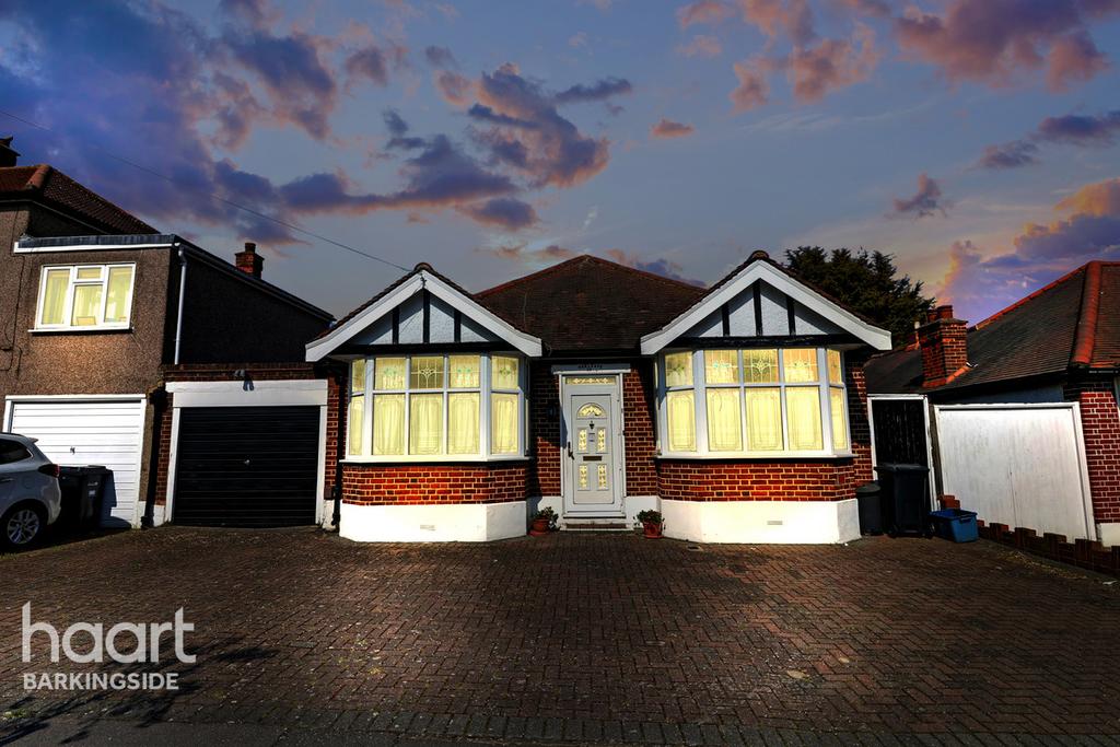 Oakleafe Gardens, Barkingside 2 bed detached bungalow £550,000