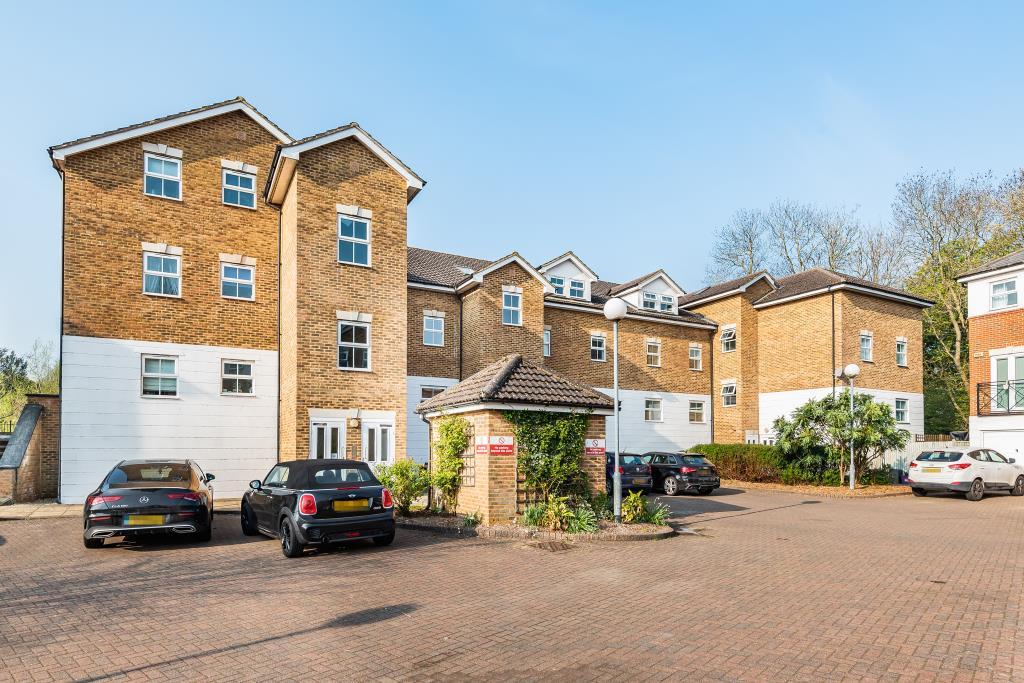 Wraysbury, Berkshire, TW19 3 bed apartment £1,600 pcm (£369 pw)