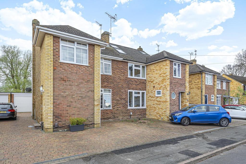 Fullerton Road, Byfleet, KT14 3 bed semidetached house £459,950